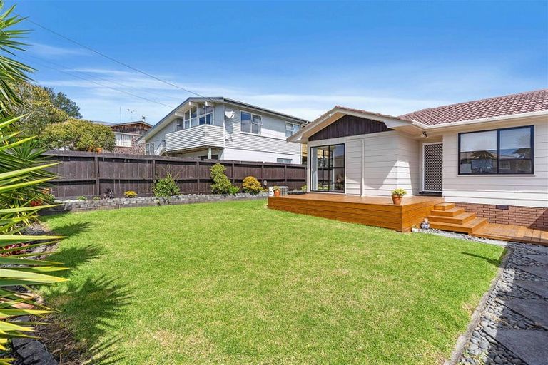 Photo of property in 1/86 Stanley Road, Glenfield, Auckland, 0629