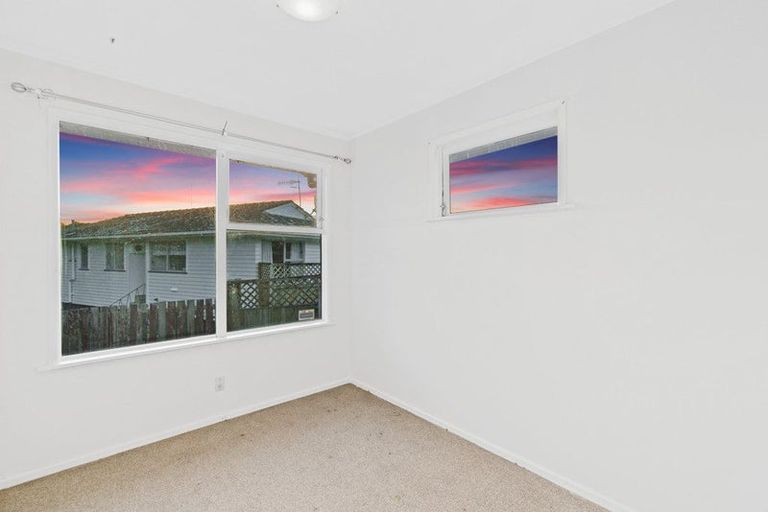 Photo of property in 12 Mchardy Place, Glenfield, Auckland, 0627