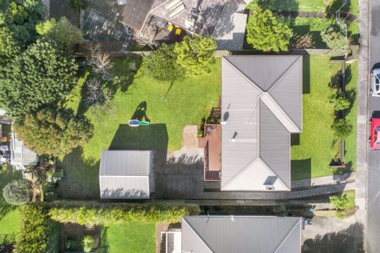 Photo of property in 39 Paragon Avenue, Beach Haven, Auckland, 0626