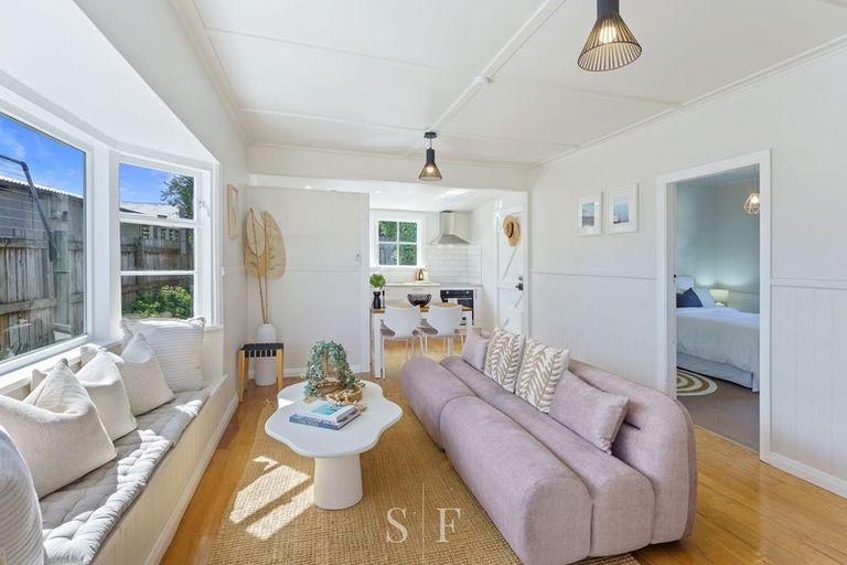 Photo of property in 15 Rauparaha Street, Waikanae Beach, Waikanae, 5036