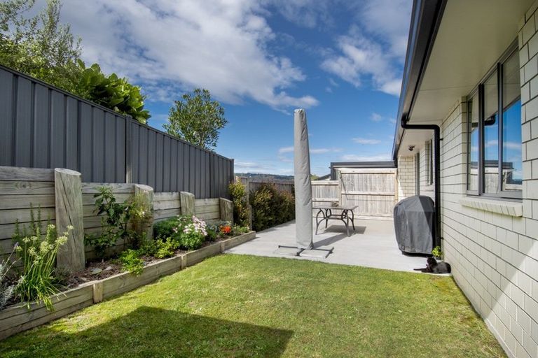 Photo of property in Waterview Estate, 32/4 Greystone Place, Omokoroa, 3114