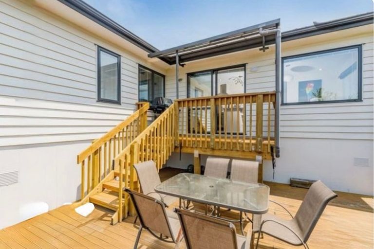 Photo of property in 6 Cityview Place, Massey, Auckland, 0614