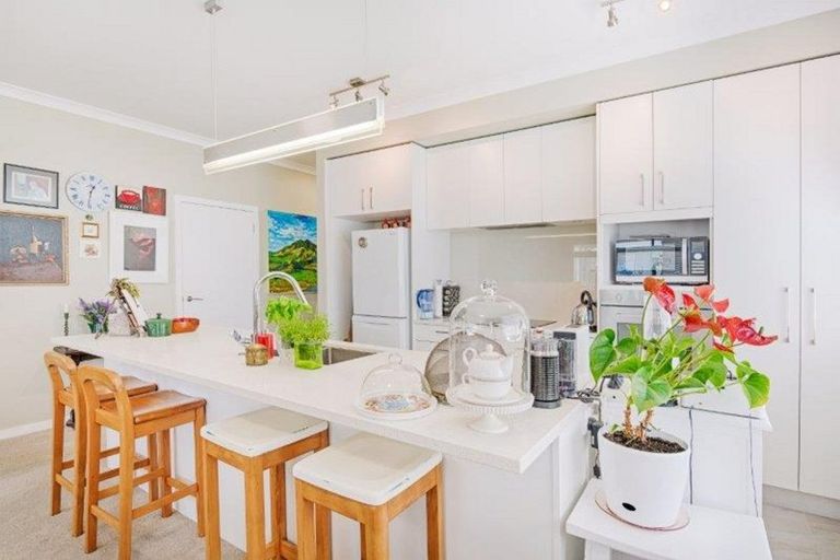 Photo of property in 50 Landmark Terrace, Orewa, 0931