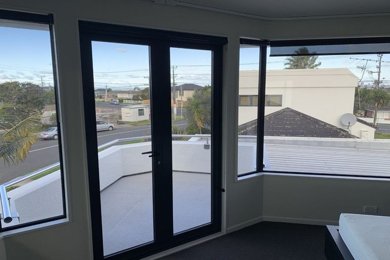 Photo of property in 1/2 Beatrice Avenue, Hillcrest, Auckland, 0627