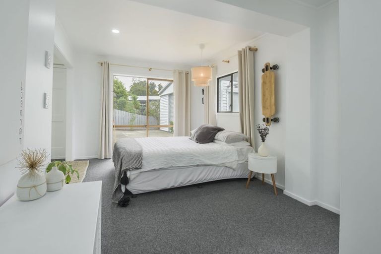 Photo of property in 103 Brian Crescent, Stanmore Bay, Whangaparaoa, 0932