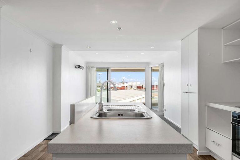 Photo of property in Algarve Apartments, 215/332 Maunganui Road, Mount Maunganui, 3116