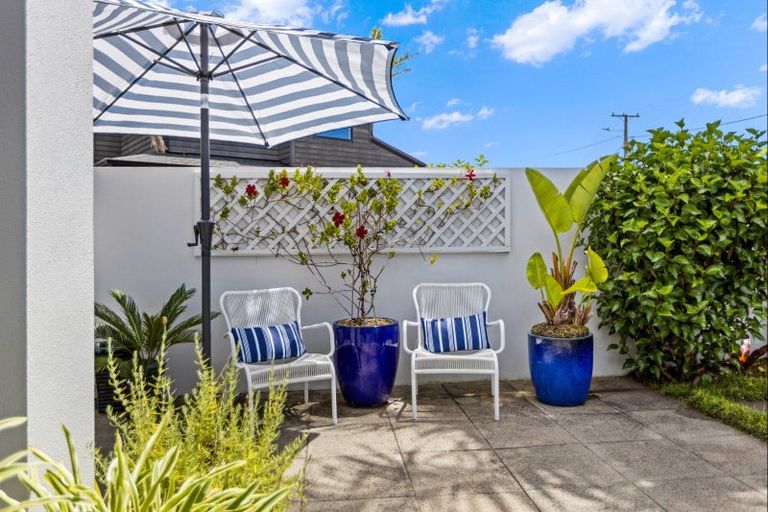 Photo of property in 7 Marellen Drive, Red Beach, 0932