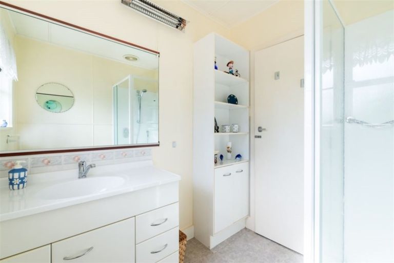 Photo of property in 24 Koromiko Street, New Lynn, Auckland, 0600