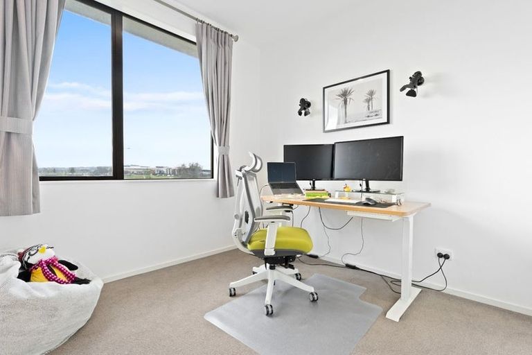 Photo of property in 47 Battalion Drive, Papakura, 2110