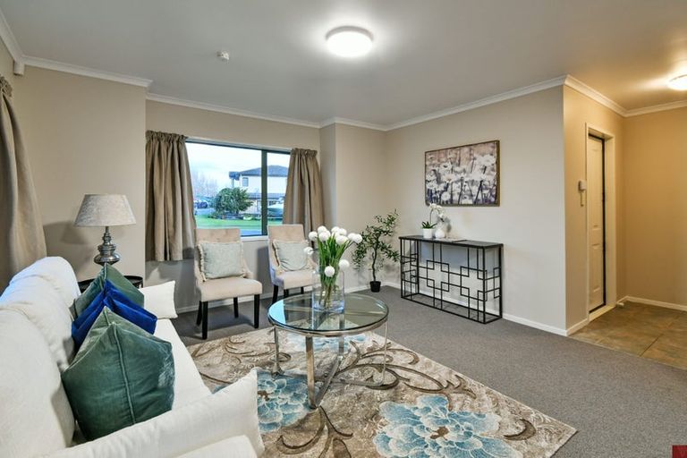 Photo of property in 10 Rock Daisy Crescent, Mangere, Auckland, 2022