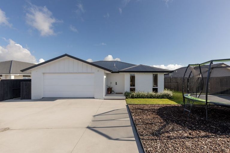 Photo of property in 22 Kahawai Place, Omokoroa, 3114