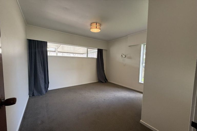 Photo of property in 17a Thorburn Avenue, Red Beach, 0932