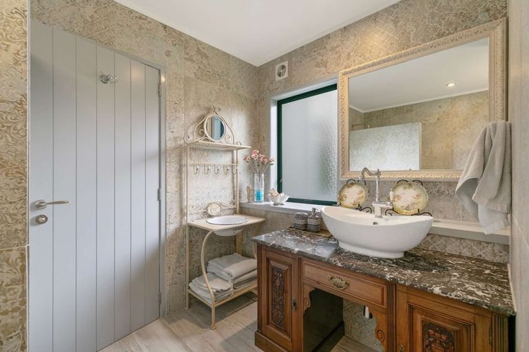 Photo of property in 103 Centennial Drive, Whitianga, 3510