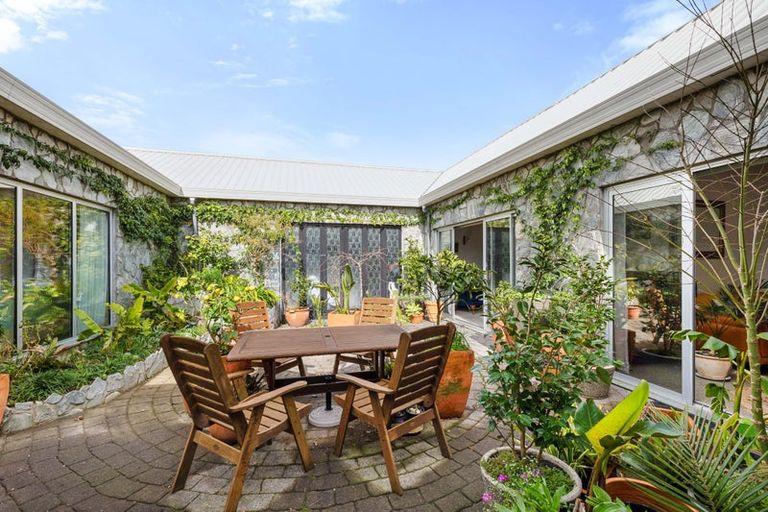 Photo of property in 166 Heta Road, Highlands Park, New Plymouth, 4312