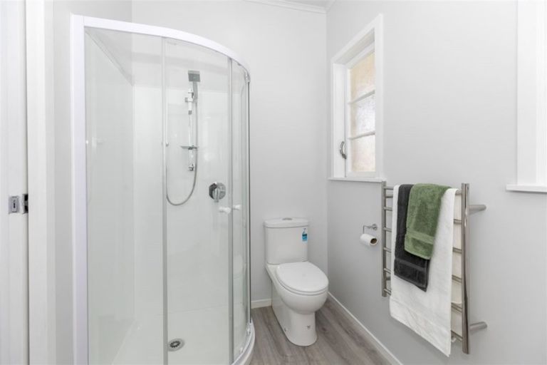 Photo of property in 2 Old Farm Road, Hamilton East, Hamilton, 3216