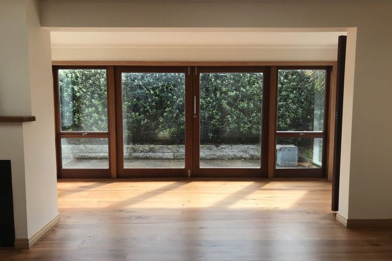 Photo of property in 4 Tobruk Crescent, Milford, Auckland, 0620