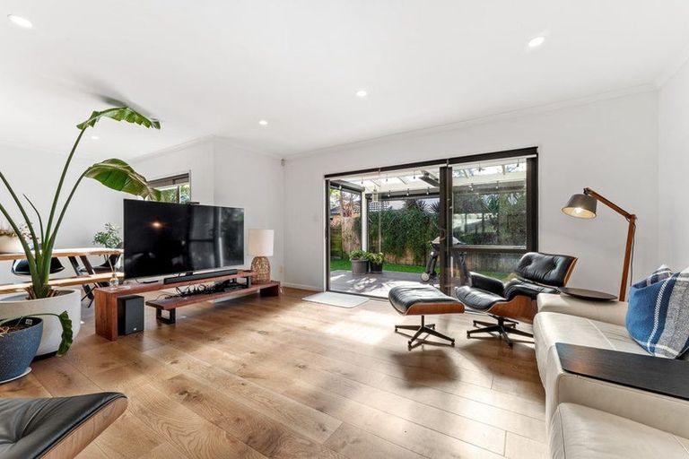 Photo of property in 13 Te Ruru Way, Stanmore Bay, Whangaparaoa, 0932
