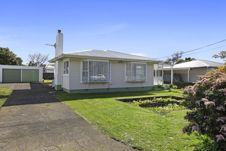 Photo of property in 42 Queens Road, Glen Avon, New Plymouth, 4312