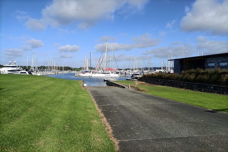 Photo of property in 8 Finch Street, One Tree Point, 0118