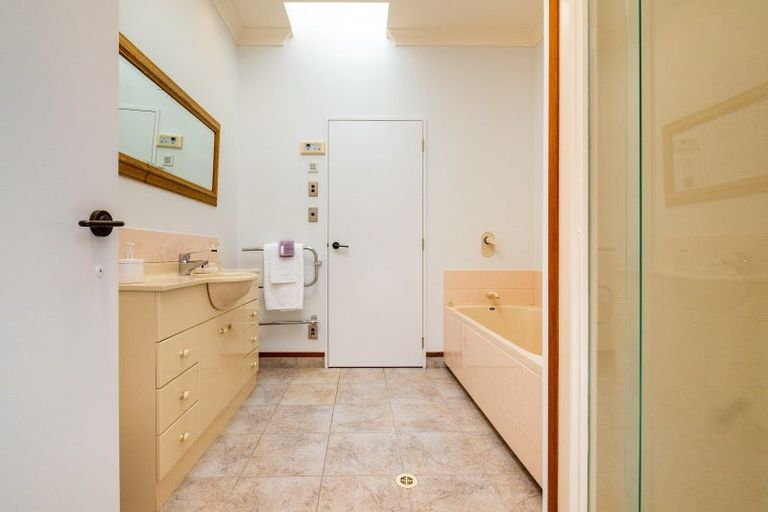 Photo of property in 20b Seapoint Road, Bluff Hill, Napier, 4110