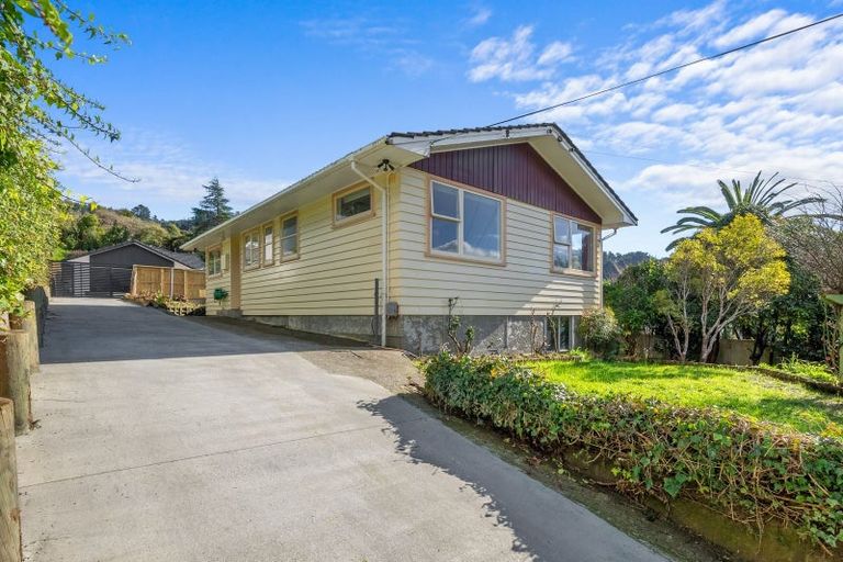 Photo of property in 18 Forest Road, Pinehaven, Upper Hutt, 5019
