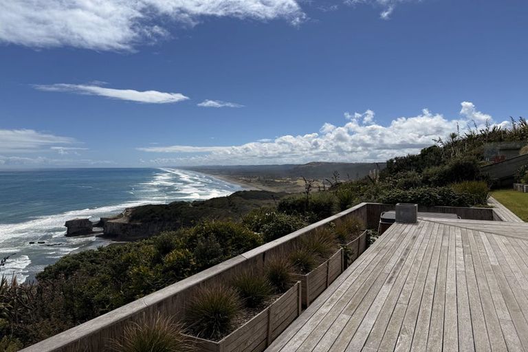 Photo of property in 1 Ngatira Road, Muriwai, Waimauku, 0881