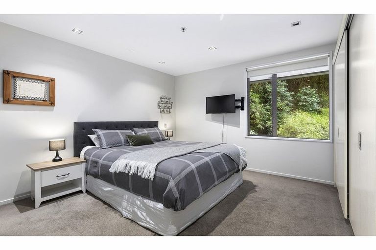 Photo of property in Patent 326 Apartments, 203s/326 Evans Bay Parade, Hataitai, Wellington, 6021