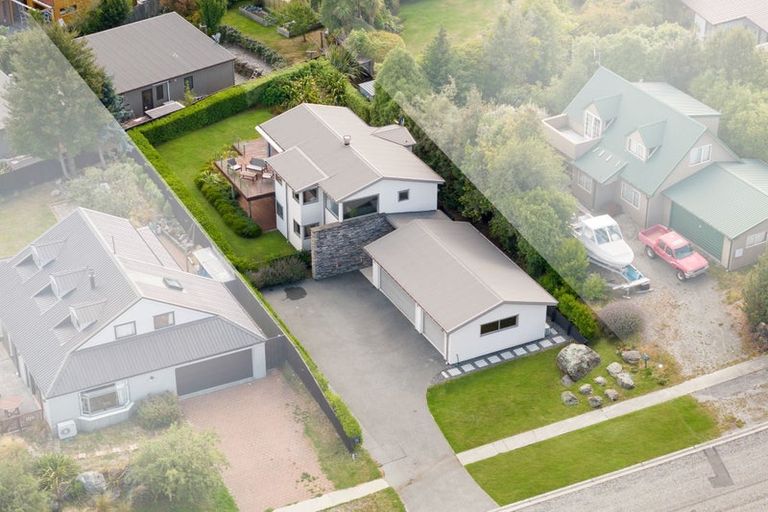 Photo of property in 23 Cedar Drive, Kelvin Heights, Queenstown, 9300