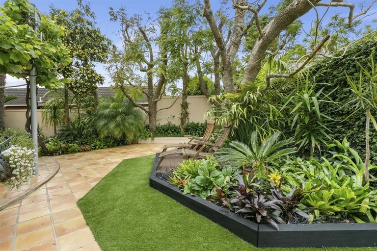 Photo of property in 1/15 Sylvan Park Avenue, Milford, Auckland, 0620