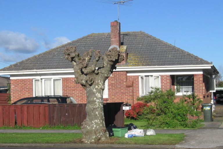 Photo of property in 2/11 Hoteo Avenue, Papatoetoe, Auckland, 2025