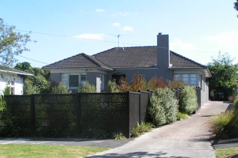 Photo of property in 1/23 Seaview Avenue, Northcote, Auckland, 0627