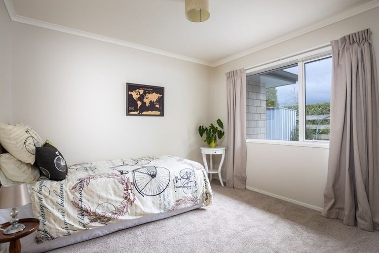 Photo of property in 28 Aderman Place, Hurworth, New Plymouth, 4310