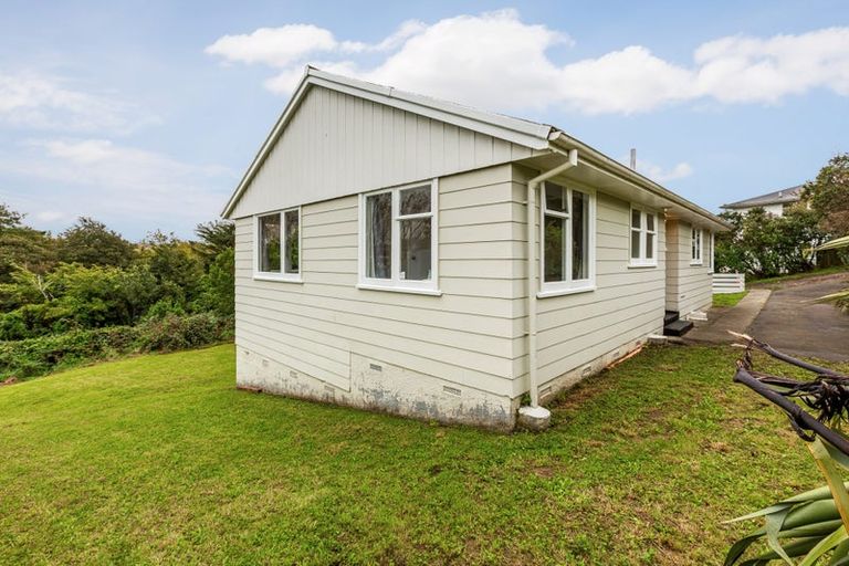 Photo of property in 16 Komata Grove, Waitangirua, Porirua, 5024