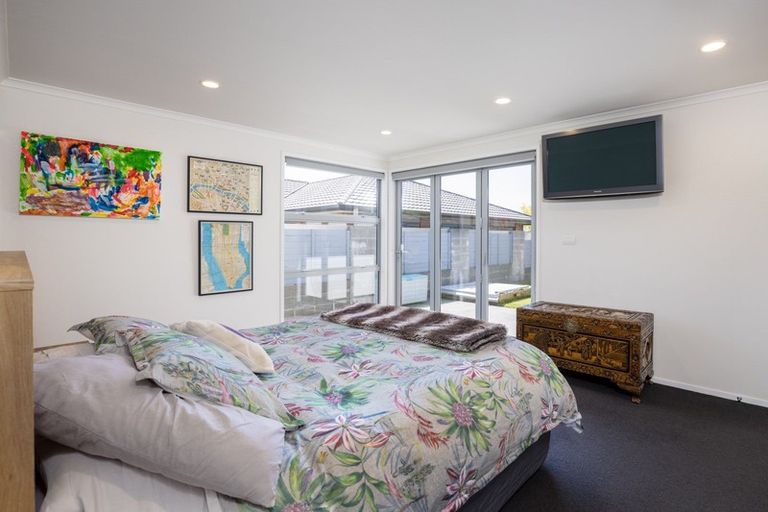 Photo of property in 13 Montrose Place, Highlands Park, New Plymouth, 4312