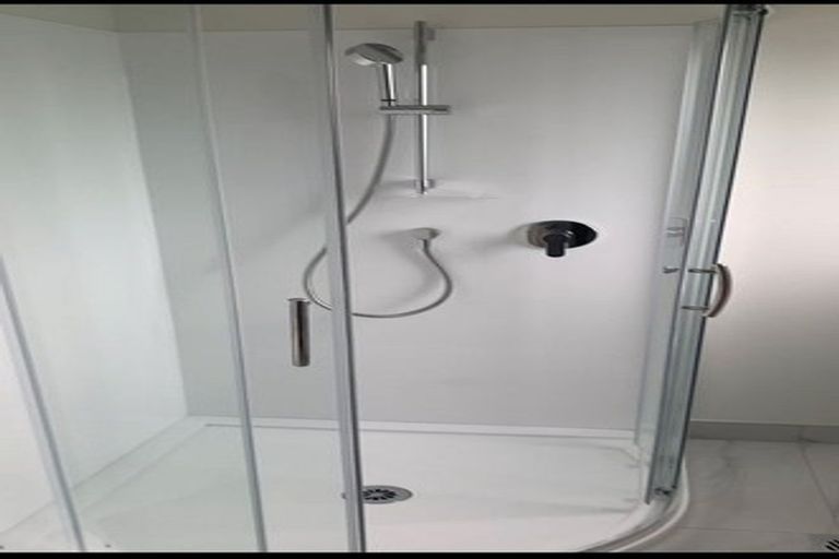 Photo of property in 67a Divich Avenue, Te Atatu South, Auckland, 0610