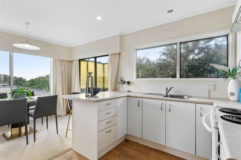 Photo of property in 2/98 Velma Road, Hillcrest, Auckland, 0627