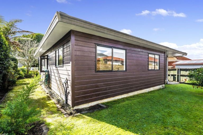 Photo of property in 1a Kowhatu Road, One Tree Hill, Auckland, 1061