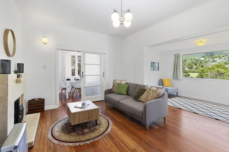 Photo of property in 15 Sunshine Avenue, Karori, Wellington, 6012