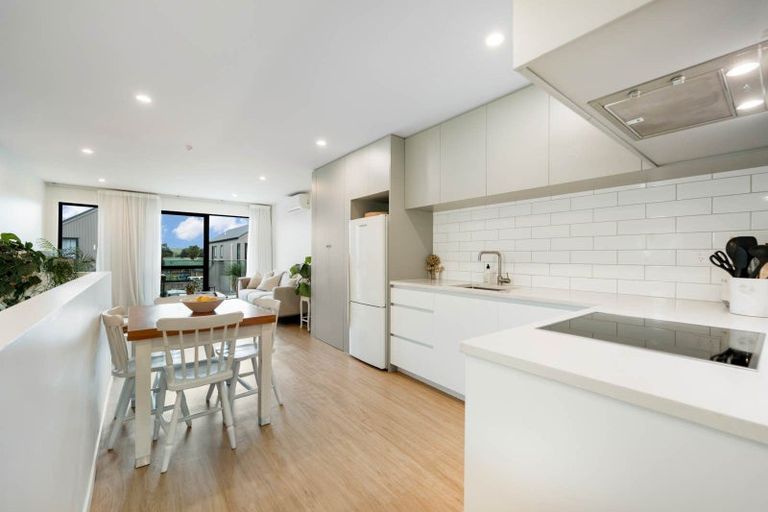 Photo of property in 20 Otaimako Place, Mangere, Auckland, 2022