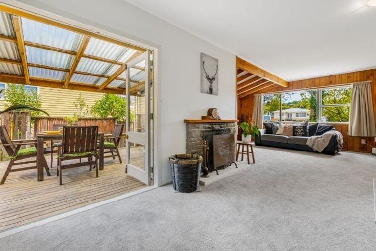 Photo of property in 52 Stottholm Road, Titirangi, Auckland, 0604