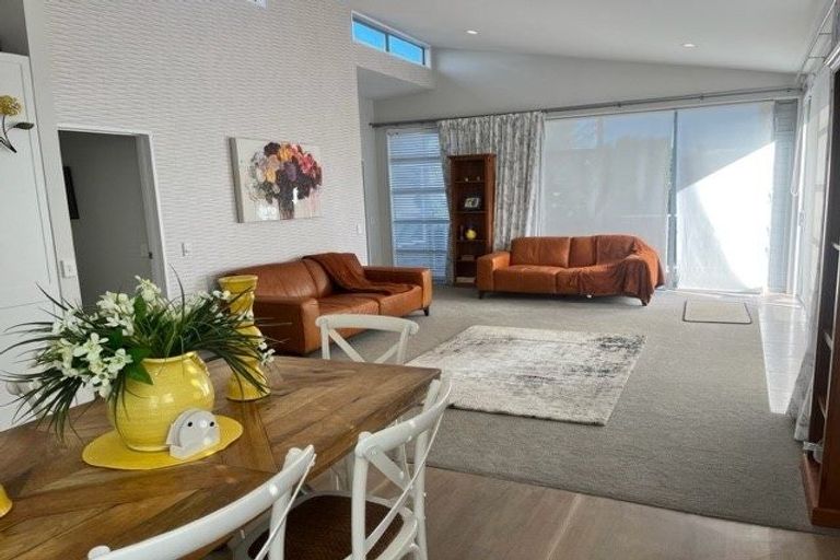 Photo of property in 13 Tranquility Rise, Mellons Bay, Auckland, 2014
