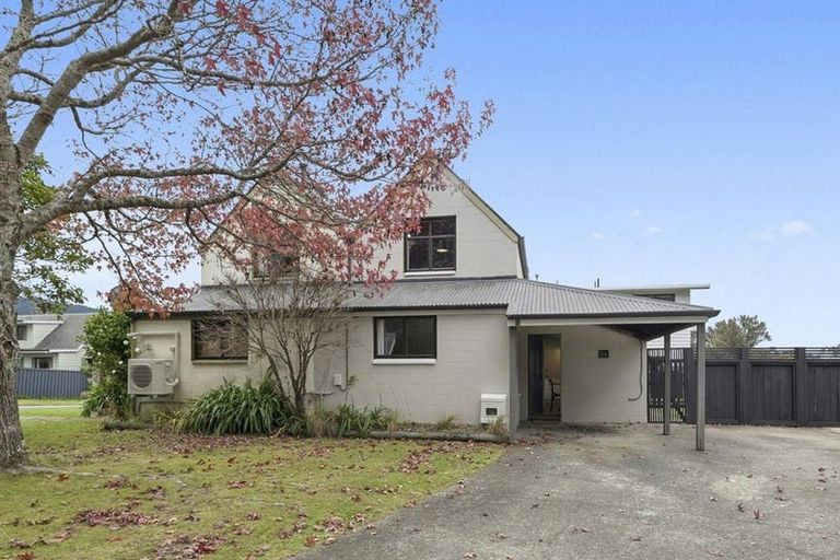 Photo of property in 5a Tapestry Grove, Silverstream, Upper Hutt, 5019