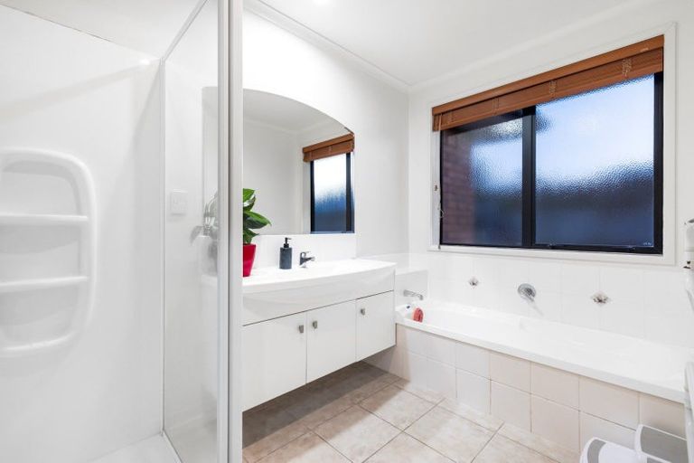 Photo of property in 23 Seabreeze Place, Papamoa Beach, Papamoa, 3118