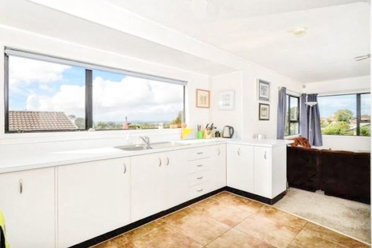 Photo of property in 81 Pupuke Road, Northcote, Auckland, 0627