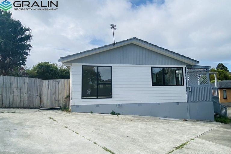 Photo of property in 32 Kelman Road, Kelston, Auckland, 0602