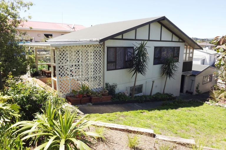 Photo of property in 3 Karioi Crescent, Raglan, 3225