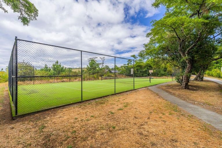 Photo of property in 10 Parawera Drive, Acacia Bay, Taupo, 3330