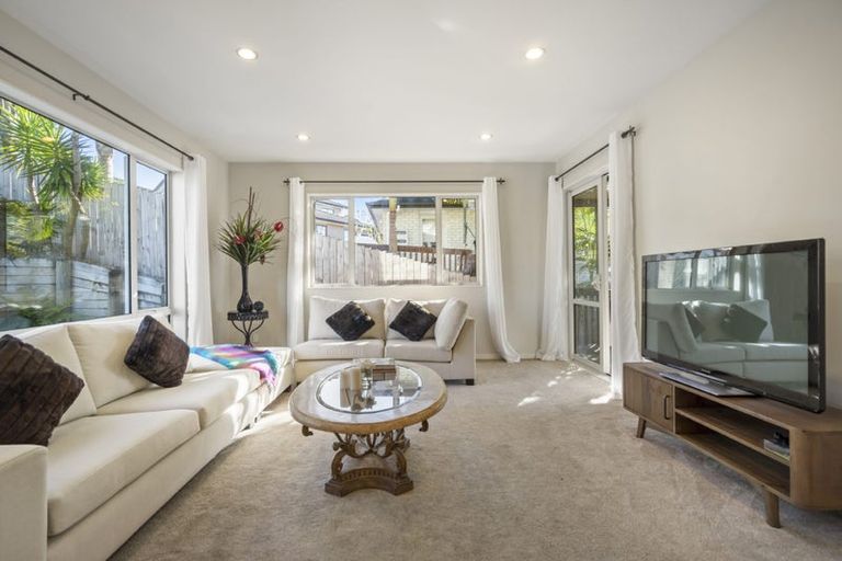 Photo of property in 5 Bintulu Place, Fairview Heights, Auckland, 0632