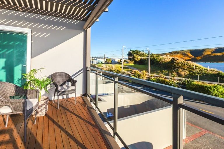 Photo of property in 2/101u Mana Esplanade, Paremata, Porirua, 5026