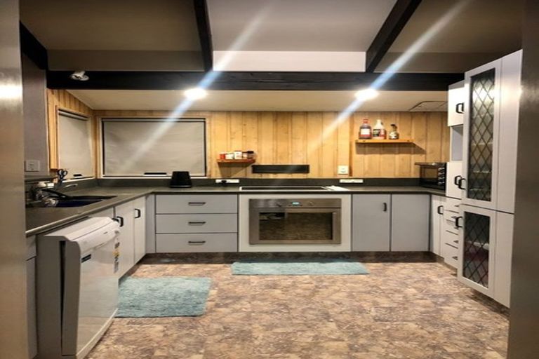 Photo of property in 21 Tauroa Road, Havelock North, 4130